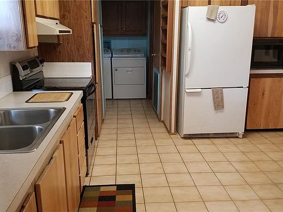 4th image of 7950 SE 57th Dr