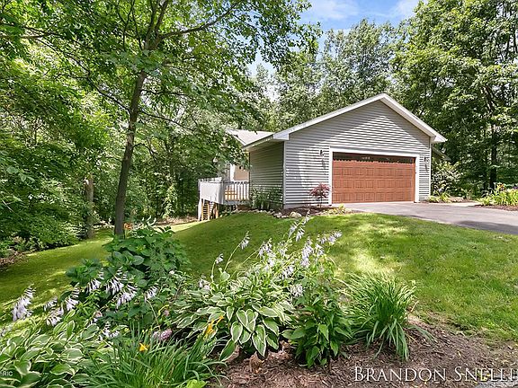 4th image of 8467 Meadow Rock Dr NE
