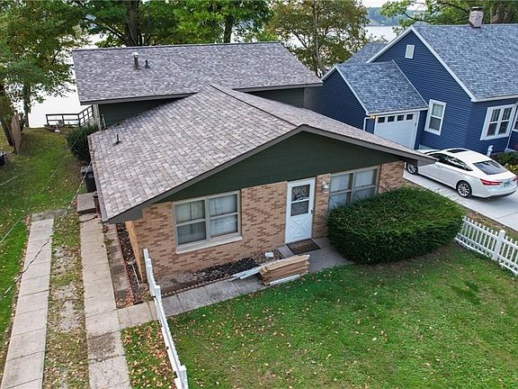 2nd image of 104 Lakeside Dr