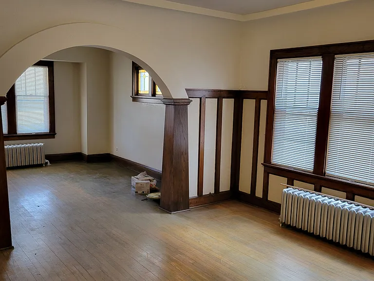 3343 N Oakland Ave — Photo 5