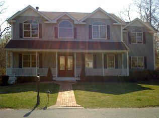 31 Russet Ln, Huntington, NY 11743