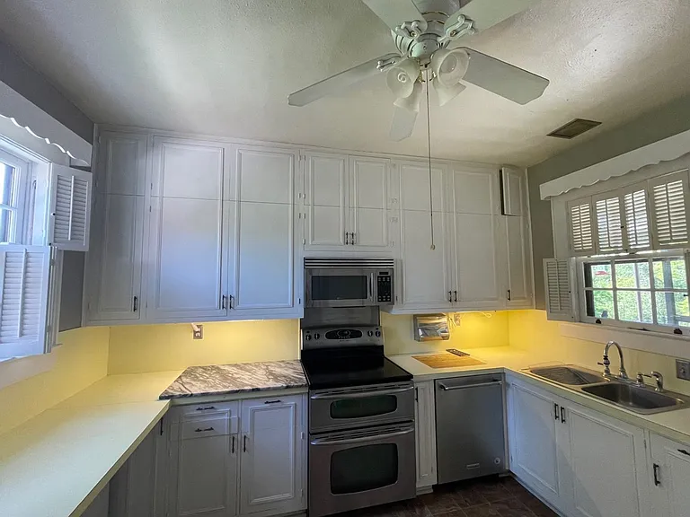 329 Country Club Rd — Photo 5