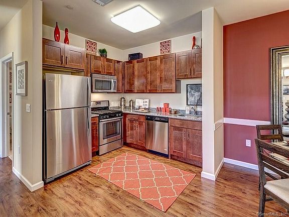2nd image of 11 Kensington Ln