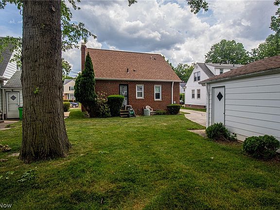 4th image of 27131 Parkwood Dr