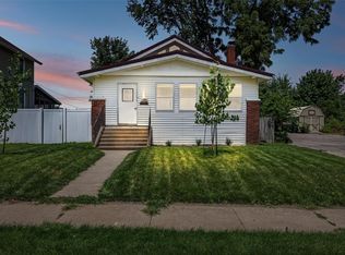 1216 1st Ave NW, Cedar Rapids, IA 52405