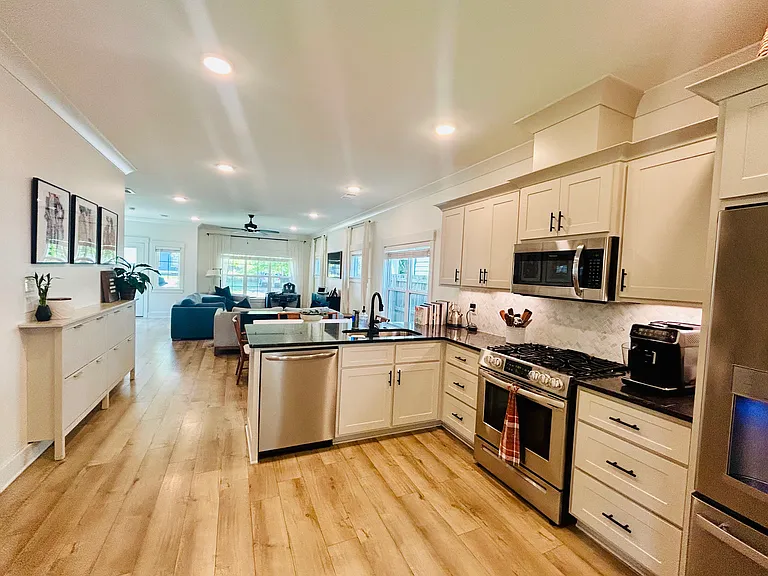 204 W Daisy L Gatson Bates Dr — Photo 5