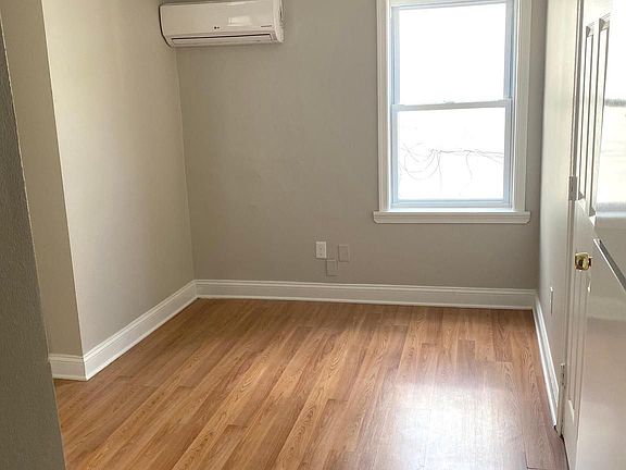 2nd image of 1931 Christian St #23