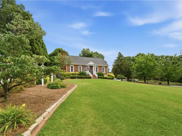 808 Springhouse Ct, Kernersville, NC 27284