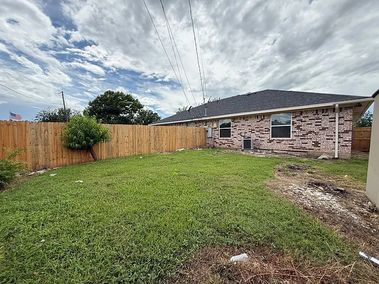 5413-5415 Brookhollow Dr — Photo 20