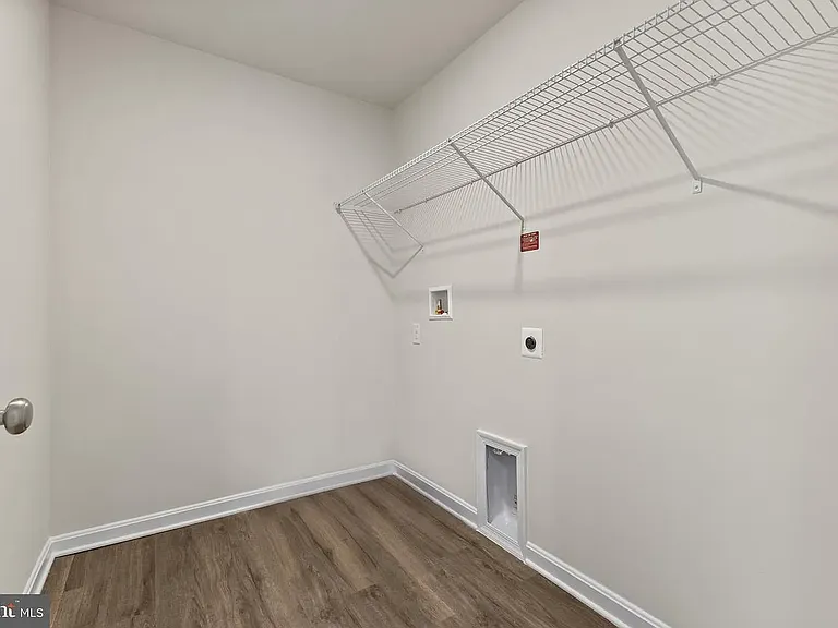 574 Atkinson St — Photo 15