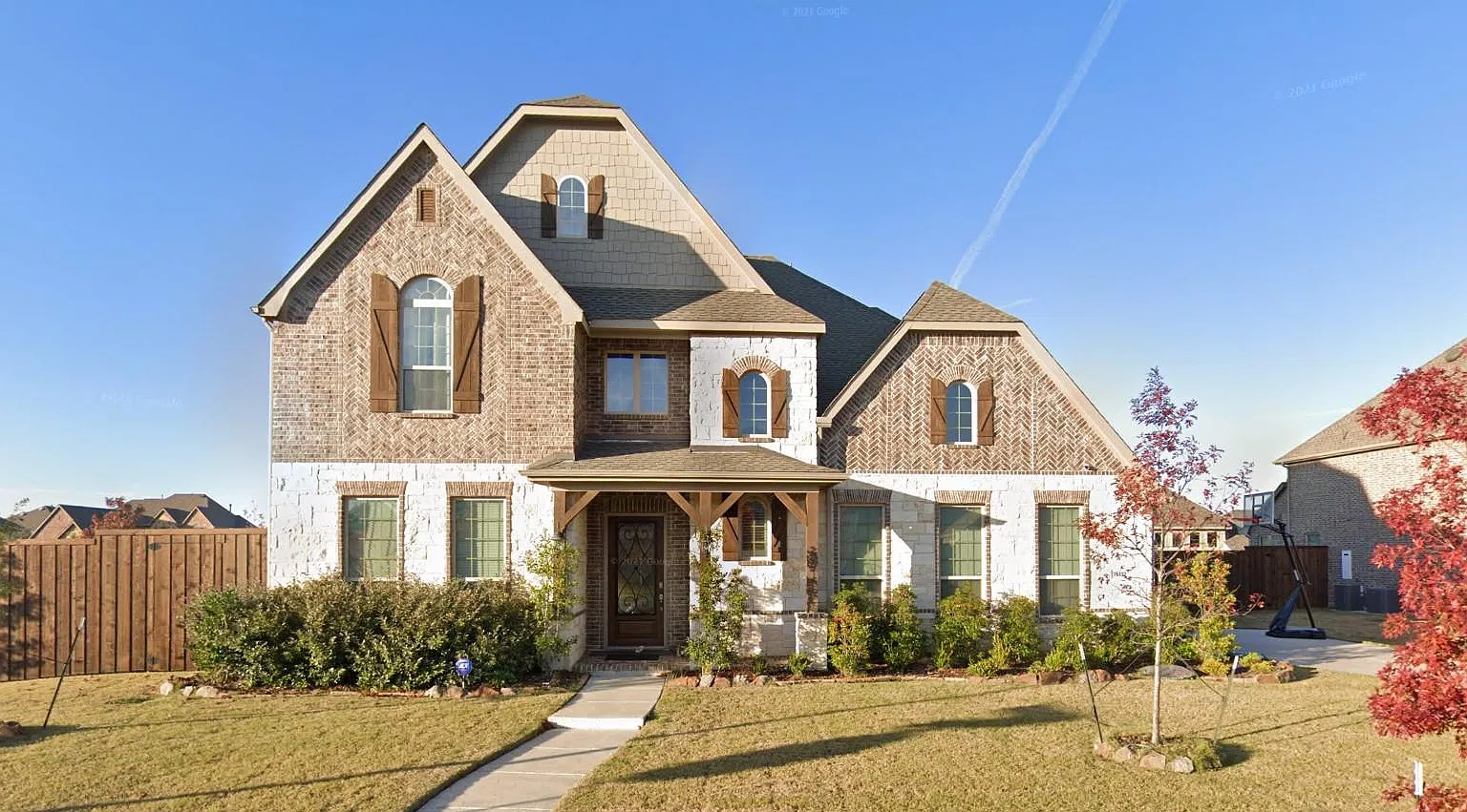 5 bed, 4.5 bath, 4649 sqft, $4,500 — Photo 3