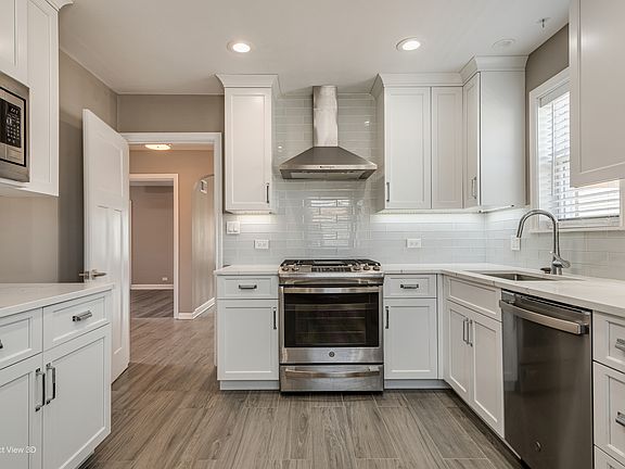 3rd image of 7243 N Oconto Ave