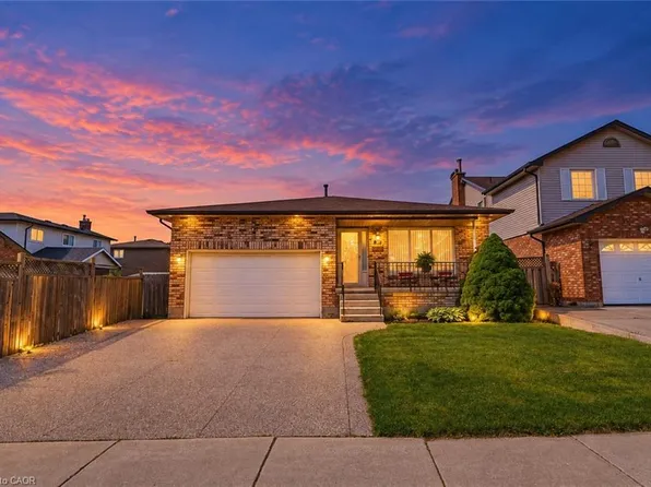 565 Stone Church Rd W, Hamilton, ON L9B 1A5