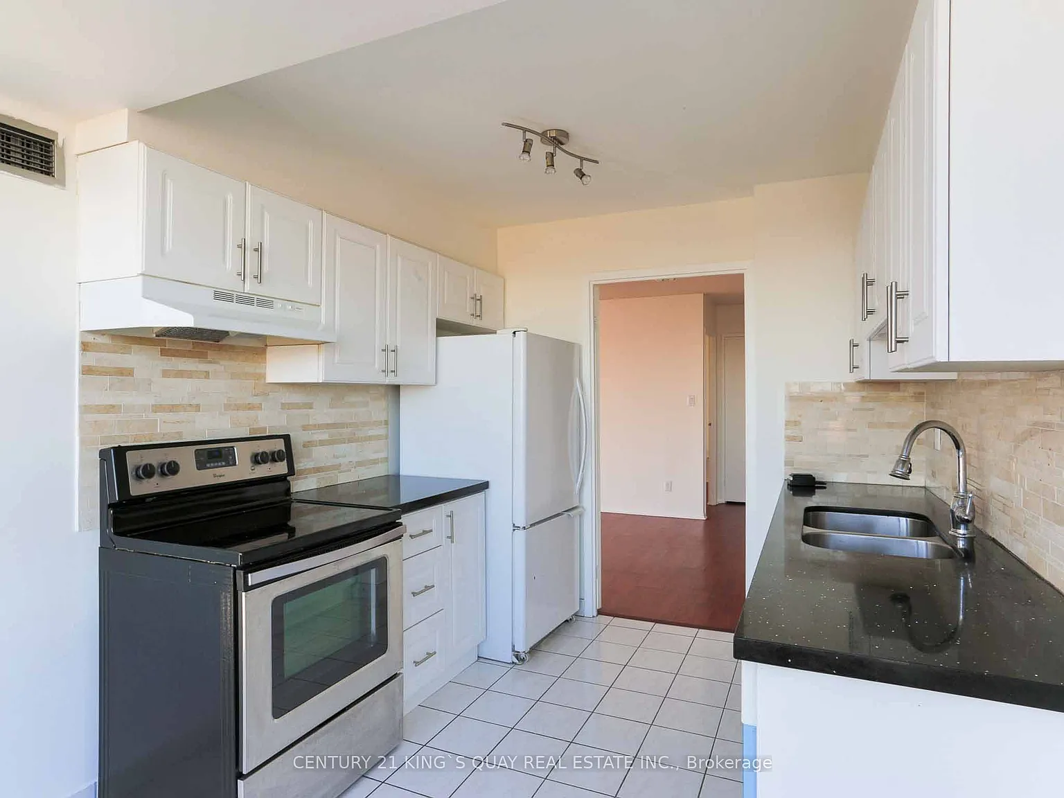 3 bed, $3,000 — Photo 2
