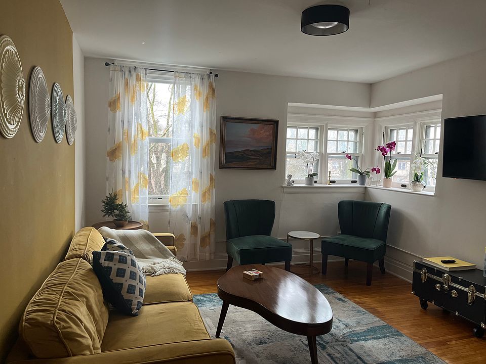 1st image of 851 Richmond Ave #2