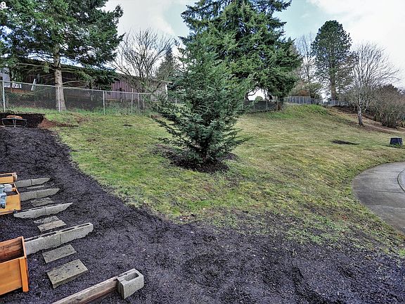 3rd image of 5213 NE 52nd Cir