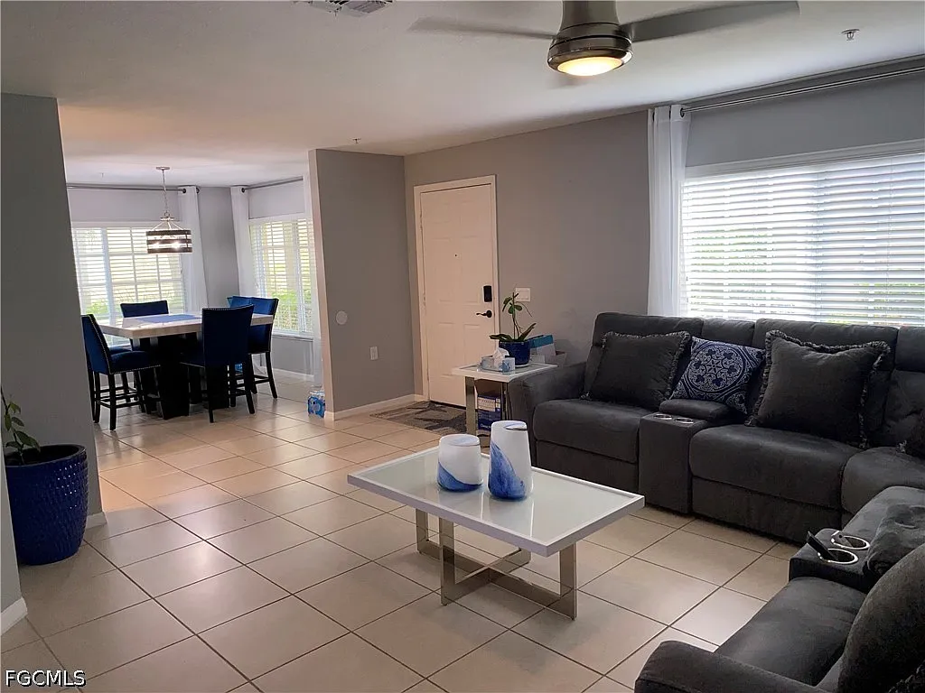 3 bed, 2.5 bath, 1302 sqft, $1,700 — Photo 4