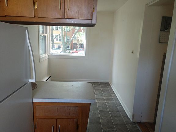 5th image of 1252 W Granville Ave APT 1F