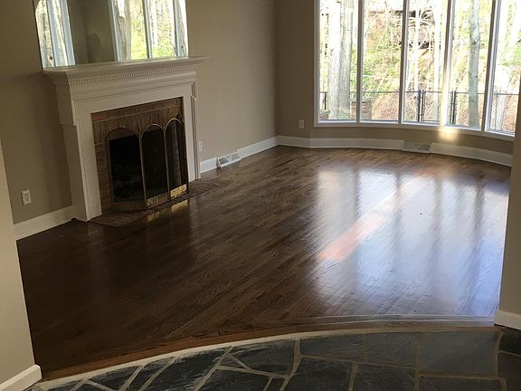 3rd image of 330 Naiche Ct
