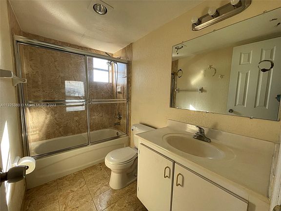 4th image of 4550 NW 9th St APT 702E