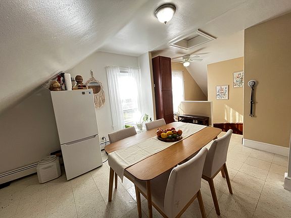 4th image of 362 Lonsdale Ave #3