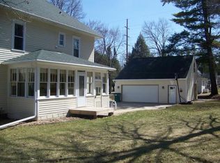 310 S Grove St, Iola, WI 54945