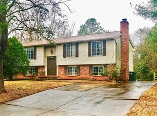 9521 Robert Burns Ct, Charlotte, NC 28213