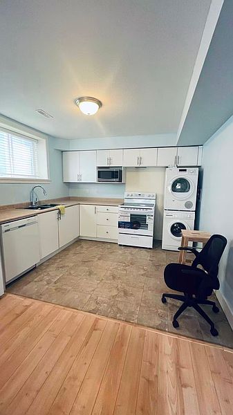 Surrey House for rent - 1 Bedroom — photo 4