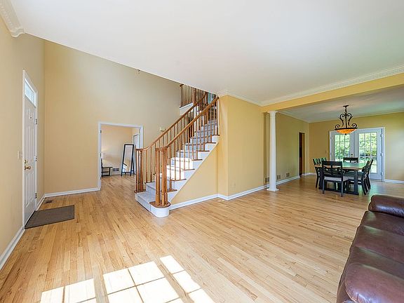 3rd image of 16 Landau Rd