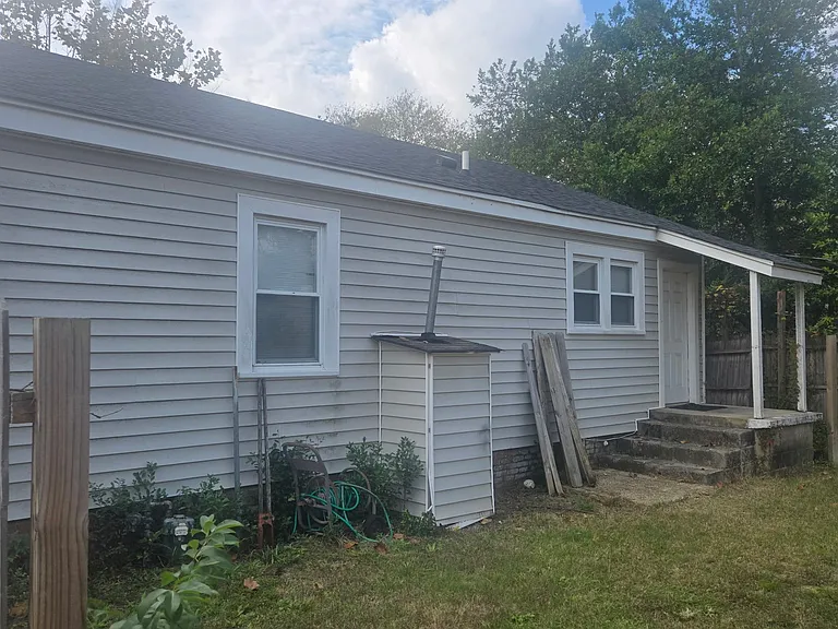 410 Shadrack St — Photo 2