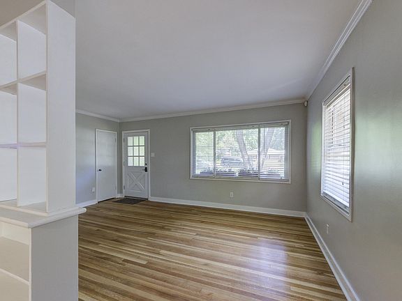 4th image of 4041 Hilldale Ave