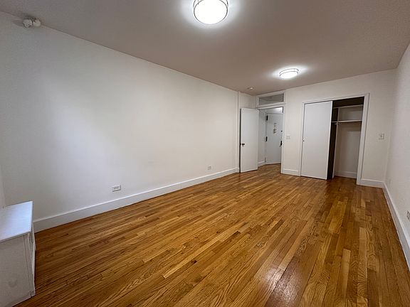 4th image of 226 E 89th St APT 7