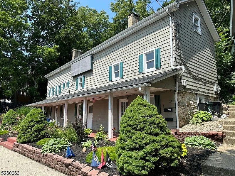 2 bed, 1.0 bath, $1,750 — Photo 1