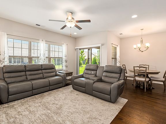 4th image of 867 Meadowcrest Way