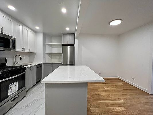 5th image of 150 E 18th St #12NO