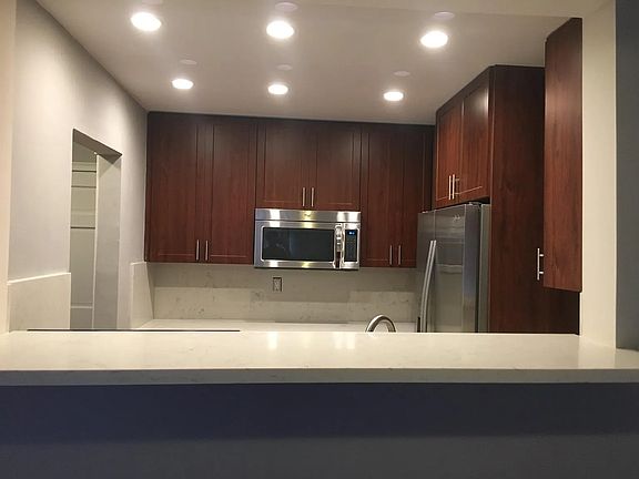 5th image of 9621 SW 77th Ave #B301
