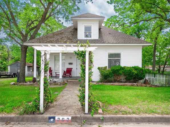 262 W Richmond St, Giddings, TX 78942