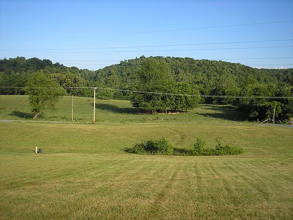 3rd image of 104 Sugarcane Ln