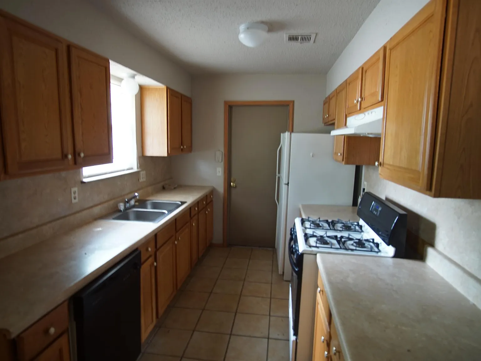 1237 Cathy La - 1 — Photo 2