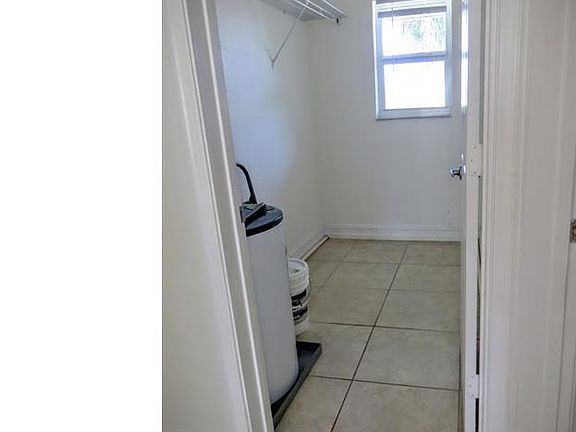 5th image of 3260 NE 19th Ave APT 15