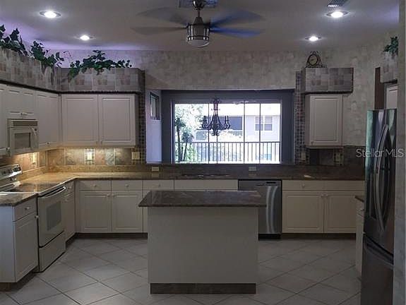 3rd image of 4209 Preserve Pl