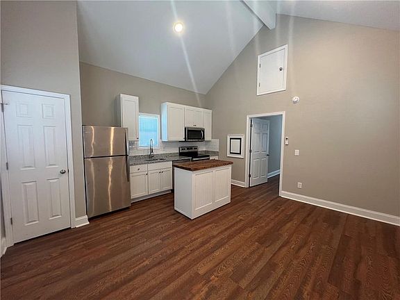 4th image of 19 Myrtle Dr