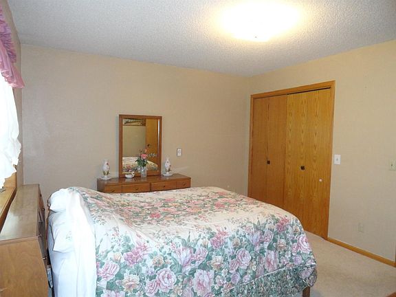 4th image of 609 2nd Ave E