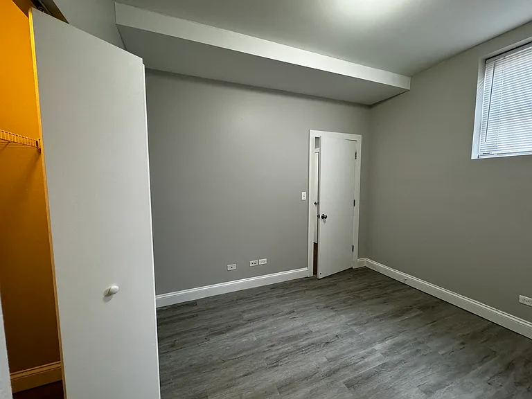 5400-5402 N Winthrop Avenue Gdn — Photo 11