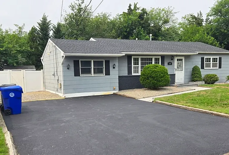 300 Essex Dr — Photo 1