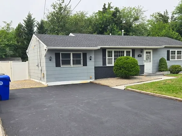 300 Essex Dr, Brick, NJ 08723