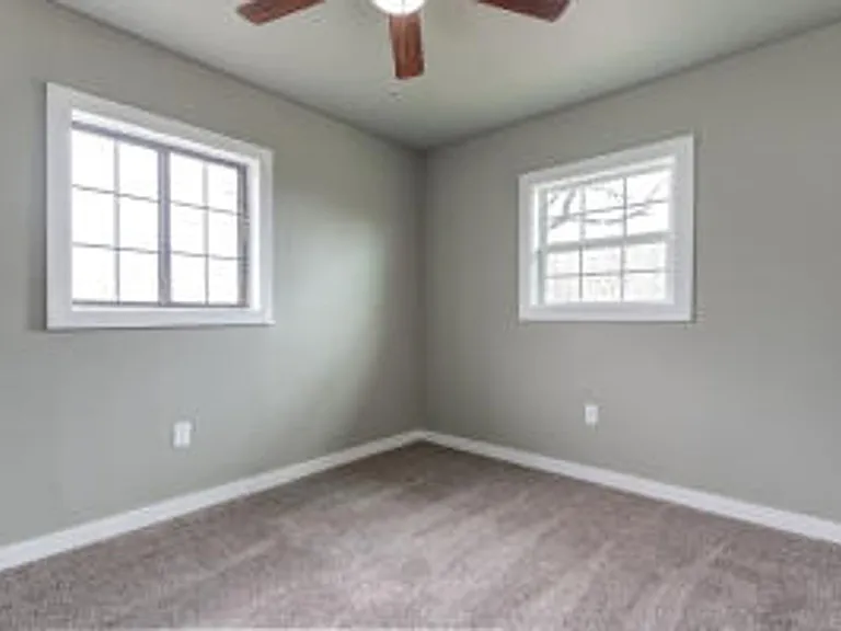 918 E Rice St — Photo 8