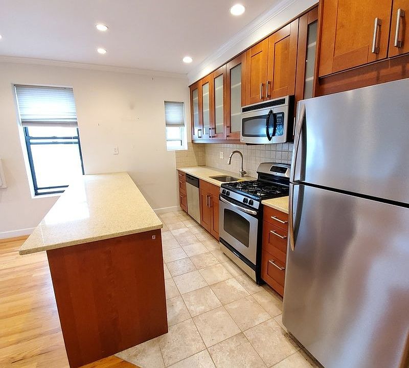 1st image of 23-63 Crescent St #2