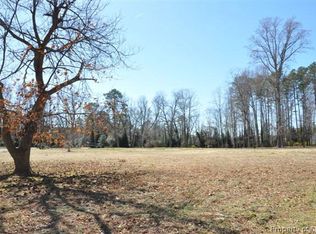 223 York Rd, Irvington, VA 22480