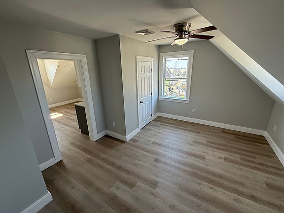 5th image of 72 Belmont St Suite 2